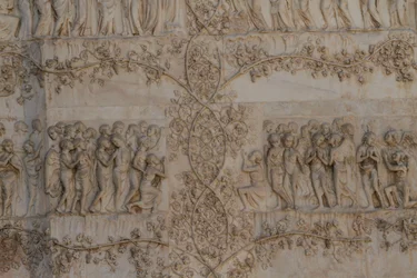 Scener av sista domen, Apokalypsens berättelser, basreliefer av Lorenzo Maitani (före 1275-1330) och assistenter, fjärde pelaren, fasaden på katedralen i Orvieto, Umbrien, Italien
