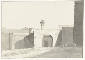 Antike zuil och byggnader i tillflyktsort i Brindisi Avlägsen vy av den antika kolonnen [på hamnen i Brindisi] Resor i Italien, Sicilien och Malta - 1778 (serietitel)