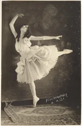 [Ballerina på spets]