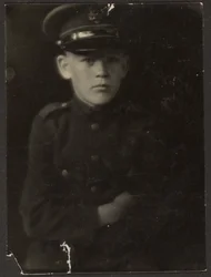 [Pojke i uniform]