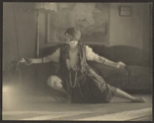 [Florence dansar i vardagsrummet]