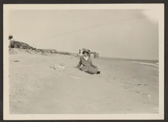 [Florens på stranden]