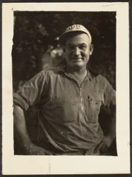[Man med Valite Inc.-hatt]
