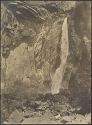 [Vattenfall i Rocky Ravine]