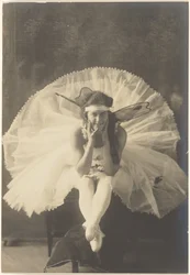 [Ung ballerina med älvvingar]