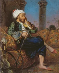 En egyptisk man som röker vattenpipa