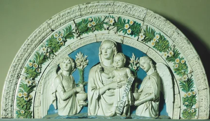 Madonna och barn, av Luca della Robbia (cirka 1400-1482), ram av glaserat lergods
