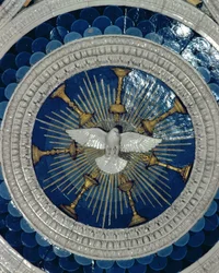 Den heliga anden, rundal från kardinalen av Portugals grav, 1460-talet (glaserad terrakotta)