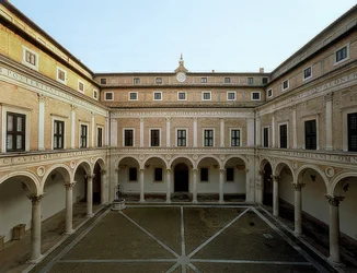 Innergården i Palazzo Ducale i Urbino. 1472. Foto från 1999