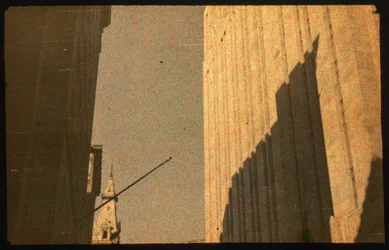 Färgfotografi av stadsbyggnader med Autochrome LumiÃ¨re och en 35 mm kamera före...