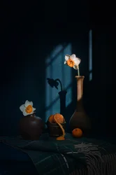 Påskliljor, citrusfrukter och skuggor