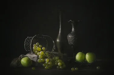 Stämningsfulla druvor och äpplen