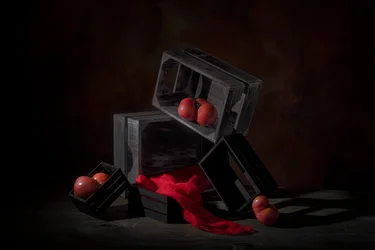 Röda frukter i lådor