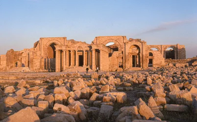 Ruiner av Hatra, en antik stad i övre Mesopotamien, Manans tempel från 1:a århundradet...