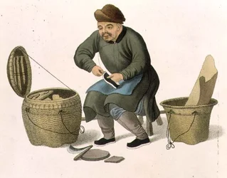 En skomakare, platta 47 från "The Costumes of China", graverad av J. Dadley.