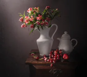 Stämningsfulla blommor och frukt