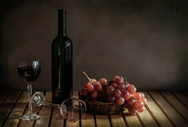 Rustikt vin och druvor