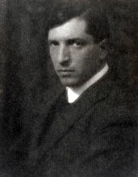 Halvlångt porträtt av målaren Pietro Marussig, 1923-11-28 (s/v foto)
