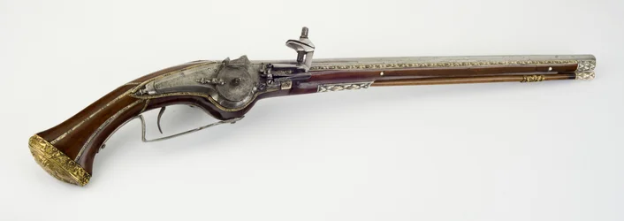En av ett par hjullåsande hölsterpistoler, c.1650 (stål, ormträ, ben eller horn, förgylld mässing och järn)