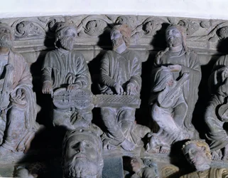 Detalj av Portico de la Gloria föreställande musiker sten