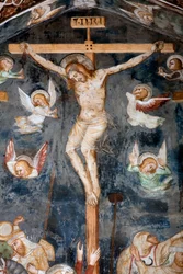 Korsfästelsesdetaljen som representerar Kristus med inskriptionen INRI