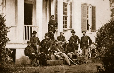 The 164th New York Volunteers vid General McMahons högkvarter, 1861-65 (sepiafoto)