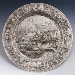 Silverplatta föreställande Christofer Columbus avfärd (smält silver, präglat och mejslat)
