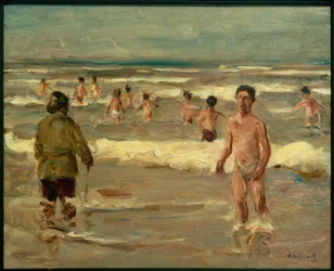 Pojkar badar i havet