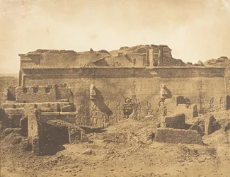 Bakre fasad av Dendera Tentyris stora tempel, 1849-50.