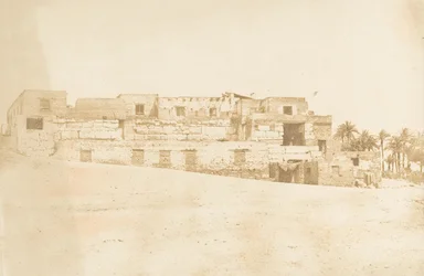 Bostad för besättningen av spandrel i Luxor, byggd på terrassen till palatset, 1849-50.