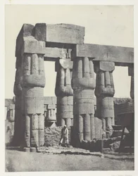 Luxor, grupp av kolonner i palatset; Thebe