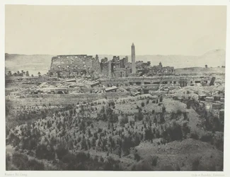 Karkak Palace, General View of the Ruins, Looking East, Thebe, 184951, tryckt 1852.