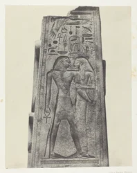 Karnak Palace, Pelare Framme av Granit Sanctuary; Thebe