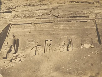 Utsikt över fasaden på Spéos de Phré, i Abousemblil, mars 1850.