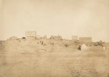 Vy över en del av byn Luxor, Thebe, 1849-50.