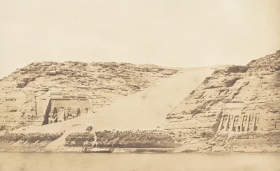 Översikt över Speos av Phré och Athor, vid Abousemblil, tagen från ön, 29 mars 1850.