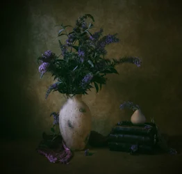 Stämningsfullt blomstilleben