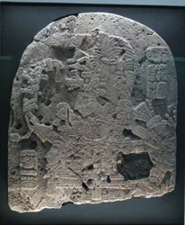 Panelfragment med linjal, Petenområde, Senklassisk tid, 600-900 e.Kr