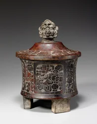 Ett Maya-lock och snidat stativkärl, ca 250-450