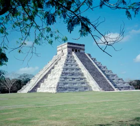 Pre-columbiansk civilisation: utsikt över platsen för Chichen Itza i Yucatan-regionen. Mayacivilisation, klassisk period och Maya-renässans, 750-1200 e.Kr. Mexiko