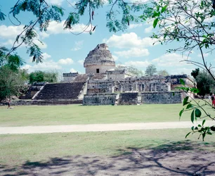 Pre-columbiansk civilisation: utsikt över platsen för Chichen Itza i Yucatan-regionen. Mayacivilisation, klassisk period och Maya-renässans, 750-1200 e.Kr. Mexiko