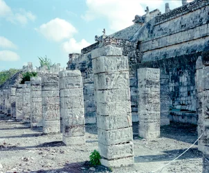 Pre-columbiansk civilisation: utsikt över platsen för Chichen Itza i Yucatan-regionen. Mayacivilisation, klassisk period och Maya renässans, 750-1200 e.Kr. Mexiko