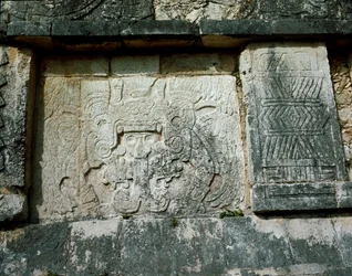 Venus-plattformen på Great Plaza, 750-1200