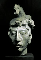 Krigarhuvud (skulptur, cirka 683)