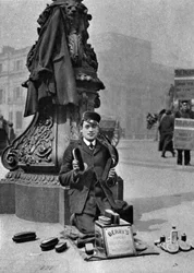 A bootblack, London, 1926-1927