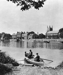 Färja över Themsen till London Apprentice inn, Isleworth, London, 1926-1927.