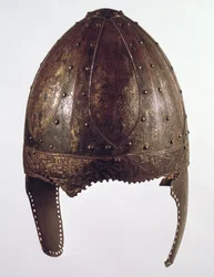 Hjälm, från Vezeronce (koppar och järn)