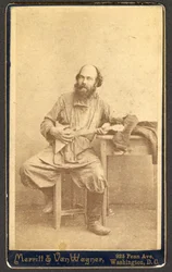 Porträtt av oidentifierad man med balalaika, mellan 1886 och 1895.