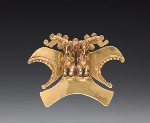 Dubbelt fågelhuvud, figurhänge, ca. 1000-1500 (gjutet och hamrat guld)