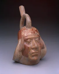 Stigbygelpip: Porträtthuvud, AD 200-500 (keramik med slip)